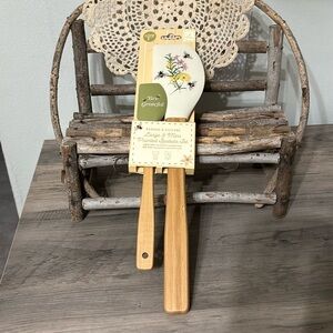 NEW IN PACKAGING!  BEE GRATEFUL MINI & LARGE BAMBOO AND SILICONE SPATULA…